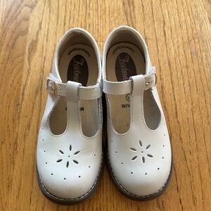 Footmates Girls Shoes size  11.5- White